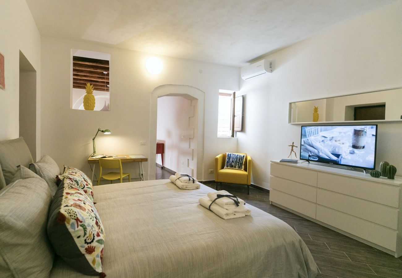 Appartamento a Siracusa - Studio Alagona, three minutes walk from the sea Appartamento a Siracusa - Studio Alagona, three minutes walk from the sea