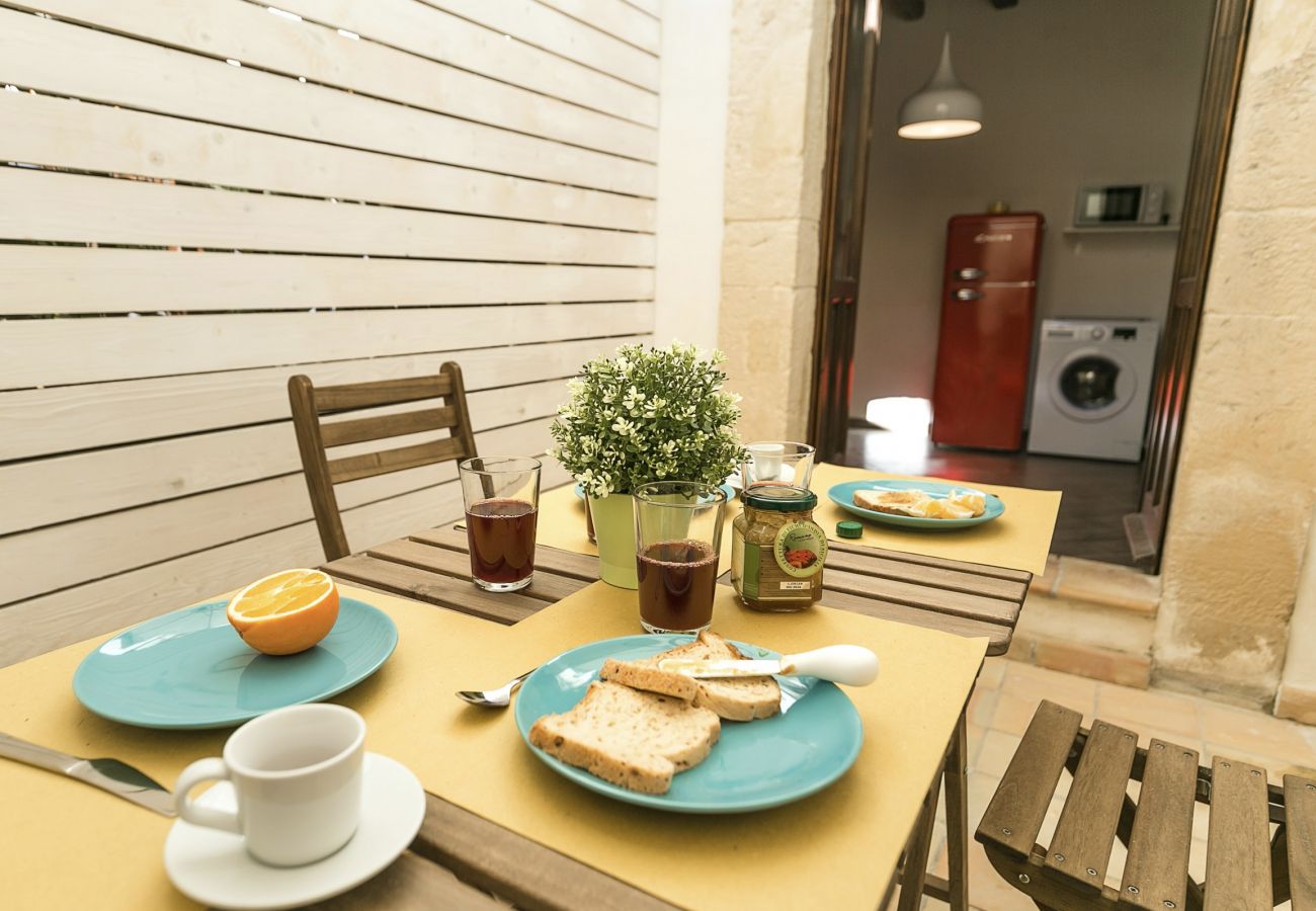 Appartamento a Siracusa - Studio Alagona, three minutes walk from the sea Appartamento a Siracusa - Studio Alagona, three minutes walk from the sea