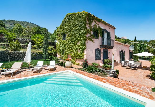 Villa a Trecastagni - La Capinera Villa a Trecastagni - La Capinera