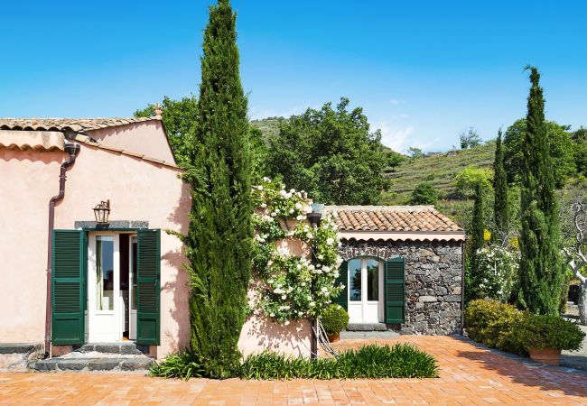 Villa a Trecastagni - La Capinera Villa a Trecastagni - La Capinera