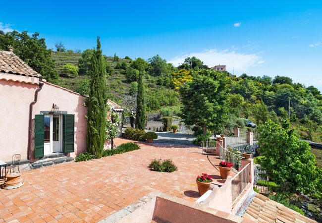 Villa a Trecastagni - La Capinera Villa a Trecastagni - La Capinera