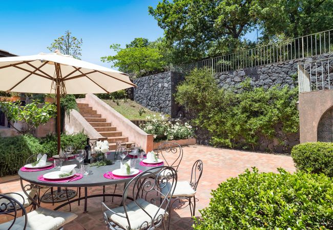 Villa a Trecastagni - La Capinera Villa a Trecastagni - La Capinera