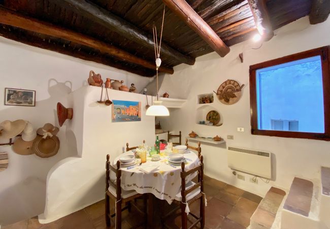 Appartamento a Sperlonga - holidaycasa Mirella - Nel cuore del centro storico Appartamento a Sperlonga - holidaycasa Mirella - Nel cuore del centro storico
