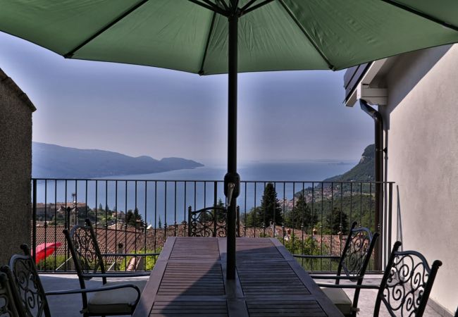 Villa a Tignale - Villa Pineta