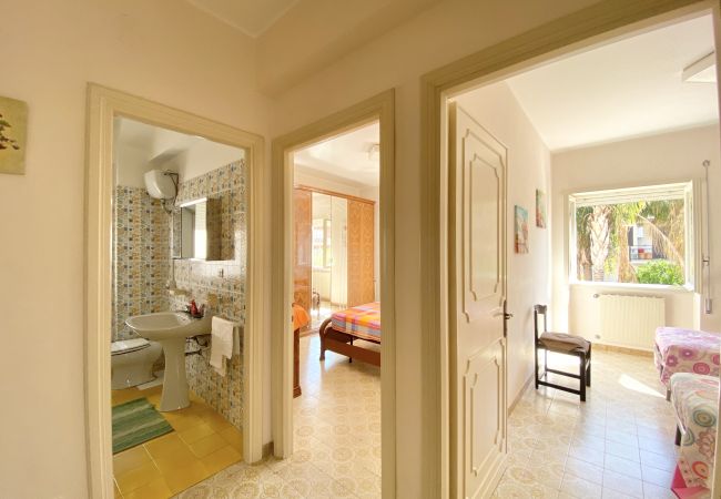 Appartamento a Sperlonga - holidaycasa Clorinda - Garage e giardino a 200 mt Appartamento a Sperlonga - holidaycasa Clorinda - Garage e giardino a 200 mt