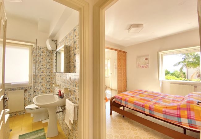 Appartamento a Sperlonga - holidaycasa Clorinda - Garage e giardino a 200 mt Appartamento a Sperlonga - holidaycasa Clorinda - Garage e giardino a 200 mt