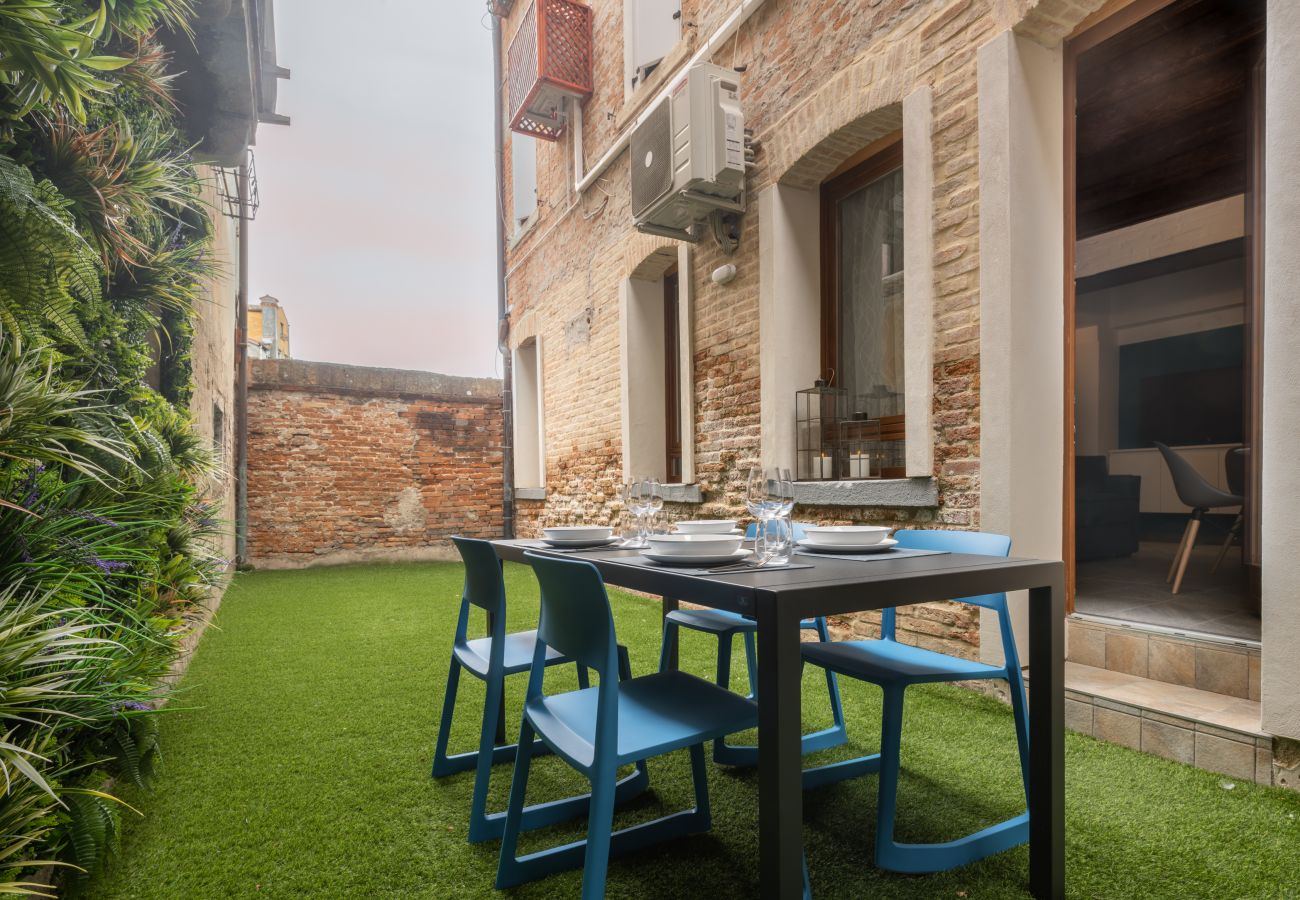 Appartamento a Venezia - Castello  Apartment with Garden R&R