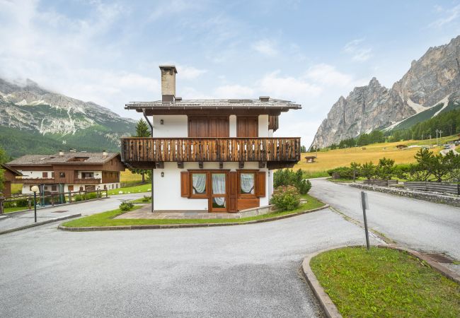 Appartamento a Cortina d´Ampezzo - Verocai Charming Chalet R&R Appartamento a Cortina d´Ampezzo - Verocai Charming Chalet R&R