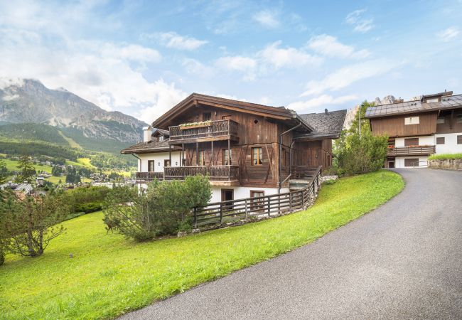 Appartamento a Cortina d´Ampezzo - Elegant Tablà with Garden R&R Appartamento a Cortina d´Ampezzo - Elegant Tablà with Garden R&R