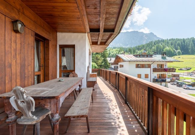 Appartamento a Cortina d´Ampezzo - Tofane View Apartment with Terrace R&R Appartamento a Cortina d´Ampezzo - Tofane View Apartment with Terrace R&R
