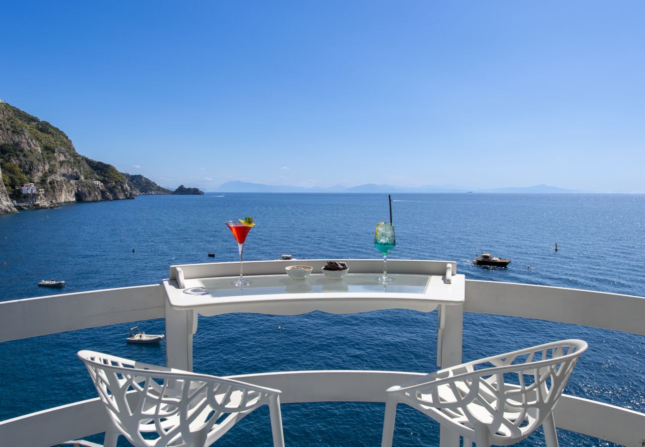 Rent by room in Praiano - Romantic Room