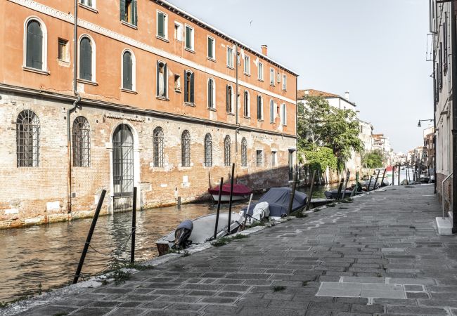 Apartment in Venezia - Elegant Fornasa Vecia Canal View R&R Apartment in Venezia - Elegant Fornasa Vecia Canal View R&R