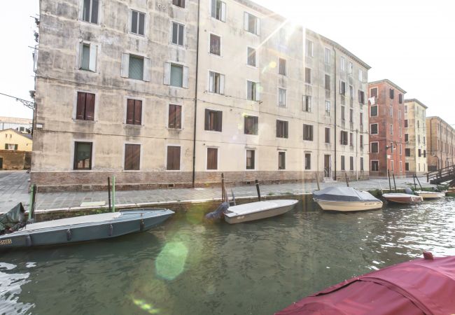 Apartment in Venezia - Elegant Fornasa Vecia Canal View R&R Apartment in Venezia - Elegant Fornasa Vecia Canal View R&R