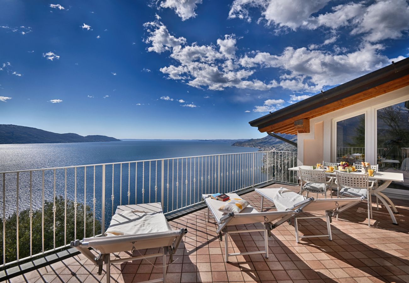 Apartment in Gargnano - Attico Elais