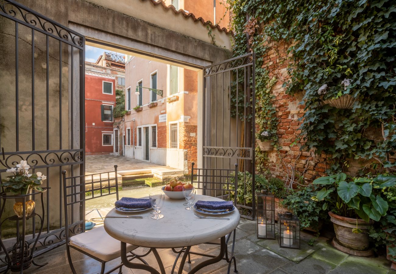 Apartment in Venice - Garden Mansion with Private Mooring R&R