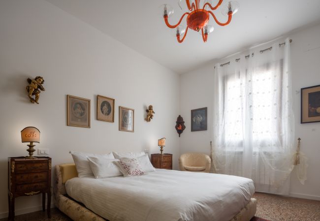  in Venezia - Tiepolo Apartment in the Biennale District R&R