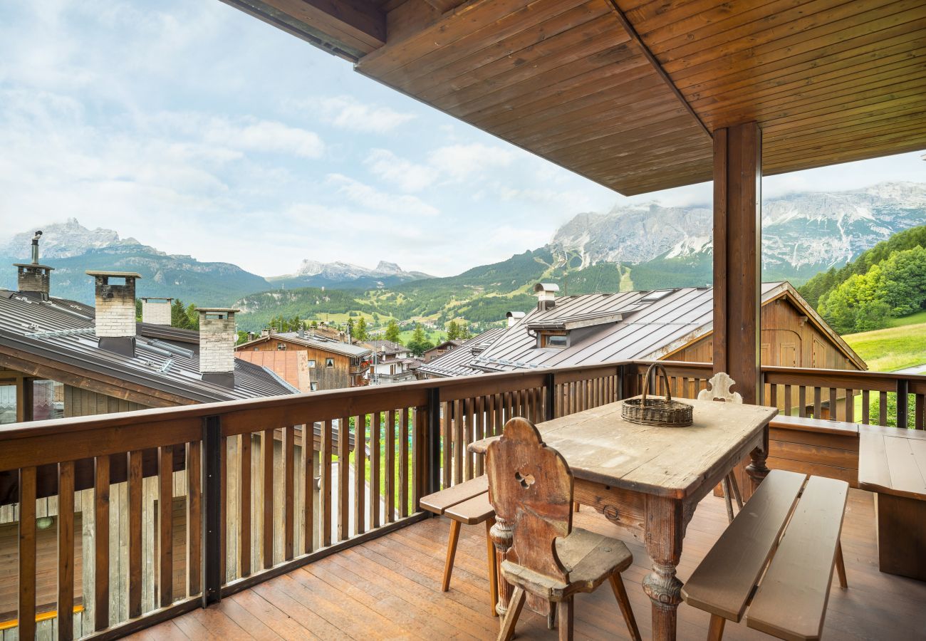 Apartment in Cortina d´Ampezzo - Tofane View Apartment with Terrace R&R