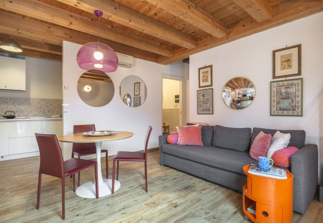 Apartment in Venezia - Colorful Venetian Apartment R&R