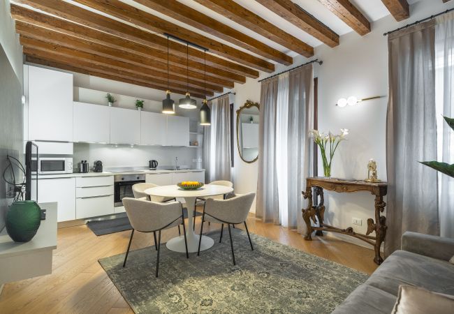 Apartment in Venezia - Ca' Venier Apartment with Balcony R&R